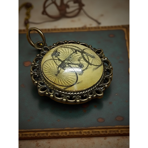 Wisiorek steampunk z grafiką - Tricykl I