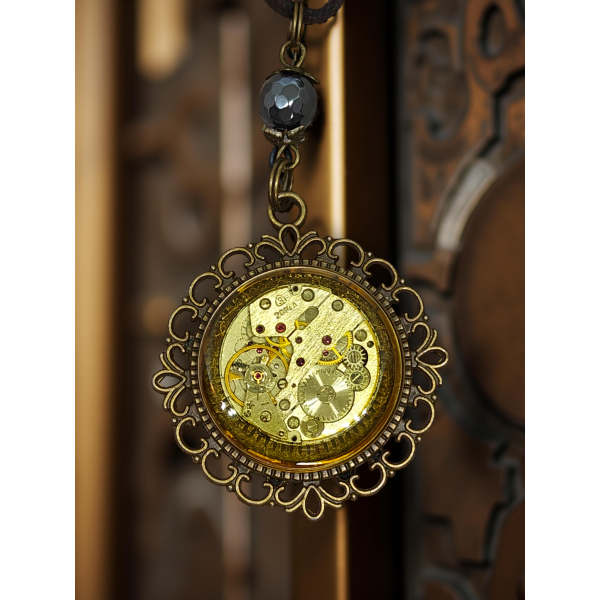 Industrialny Wisiorek Steampunk XXVI z Mechanizmem Zegarkowym i Żywicą