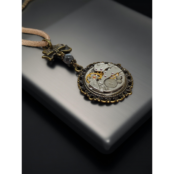 Steampunkowy Wisiorek XVIII z Mechanizmem Zegarkowym